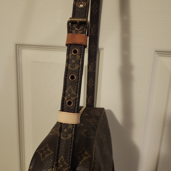 Authentic Louis Vuitton Danube MM - Picture 10 of 16